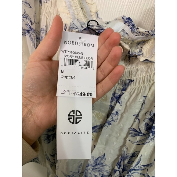 Socialite ivory blue flor off shoulder long sleeve blouse size Medium NWT - Picture 6 of 6